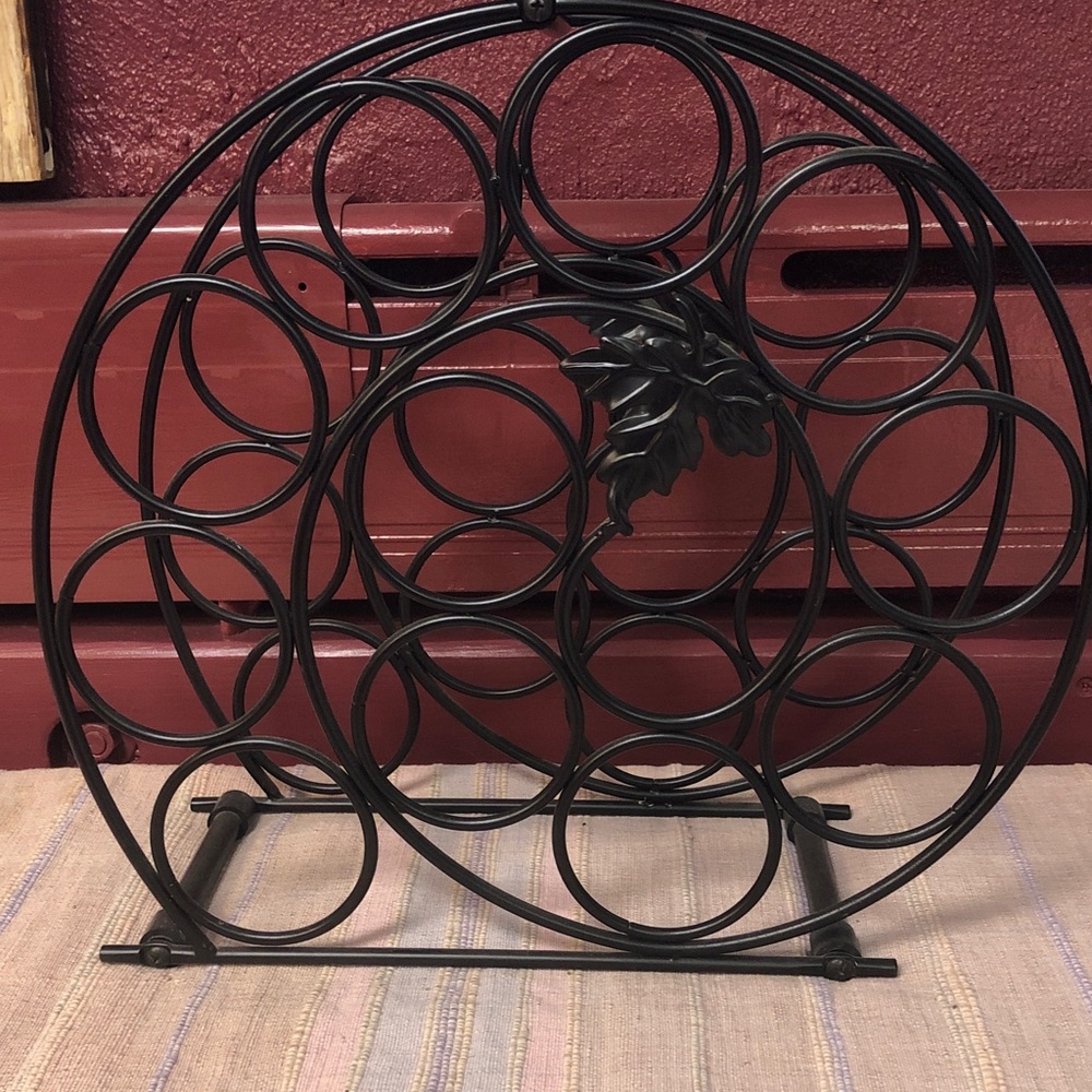 Heavy Black Metal Circular Wine Bottle Rack with Leaf Accent
